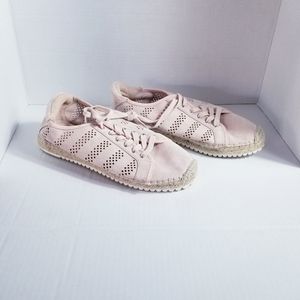 MARC FISHER LIGHT PINK WITH TAN SNEAKER SIZE 9